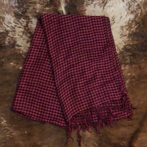 Hot pink houndstooth scarf